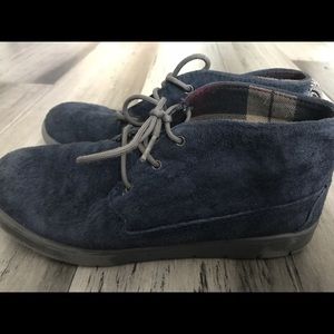 Boys UGG Maksim Oxford Chukka Boot in Blue Suede ✨